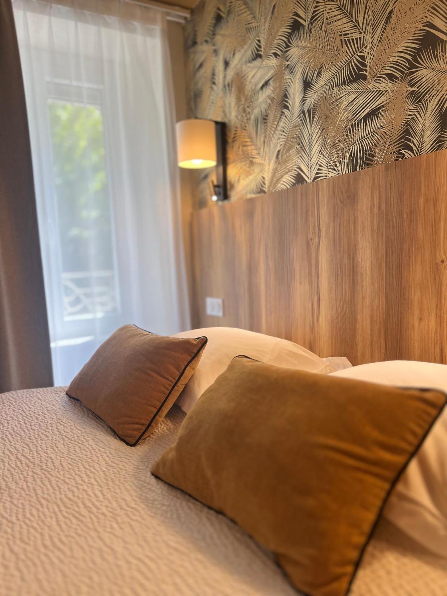 Logis Hotel Restaurant Azalees Tournon-sur-Rhone Zewnętrze zdjęcie