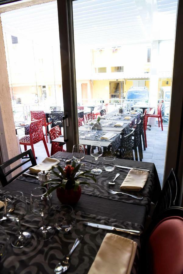 Logis Hotel Restaurant Azalees Tournon-sur-Rhone Zewnętrze zdjęcie
