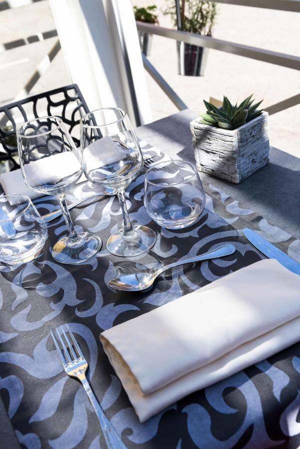 Logis Hotel Restaurant Azalees Tournon-sur-Rhone Zewnętrze zdjęcie